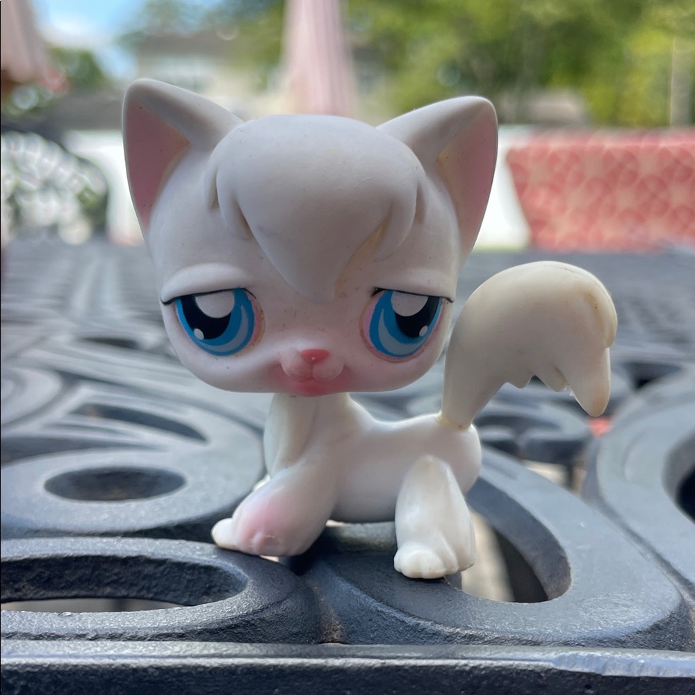 Hasbro White and Pink Cat Figure